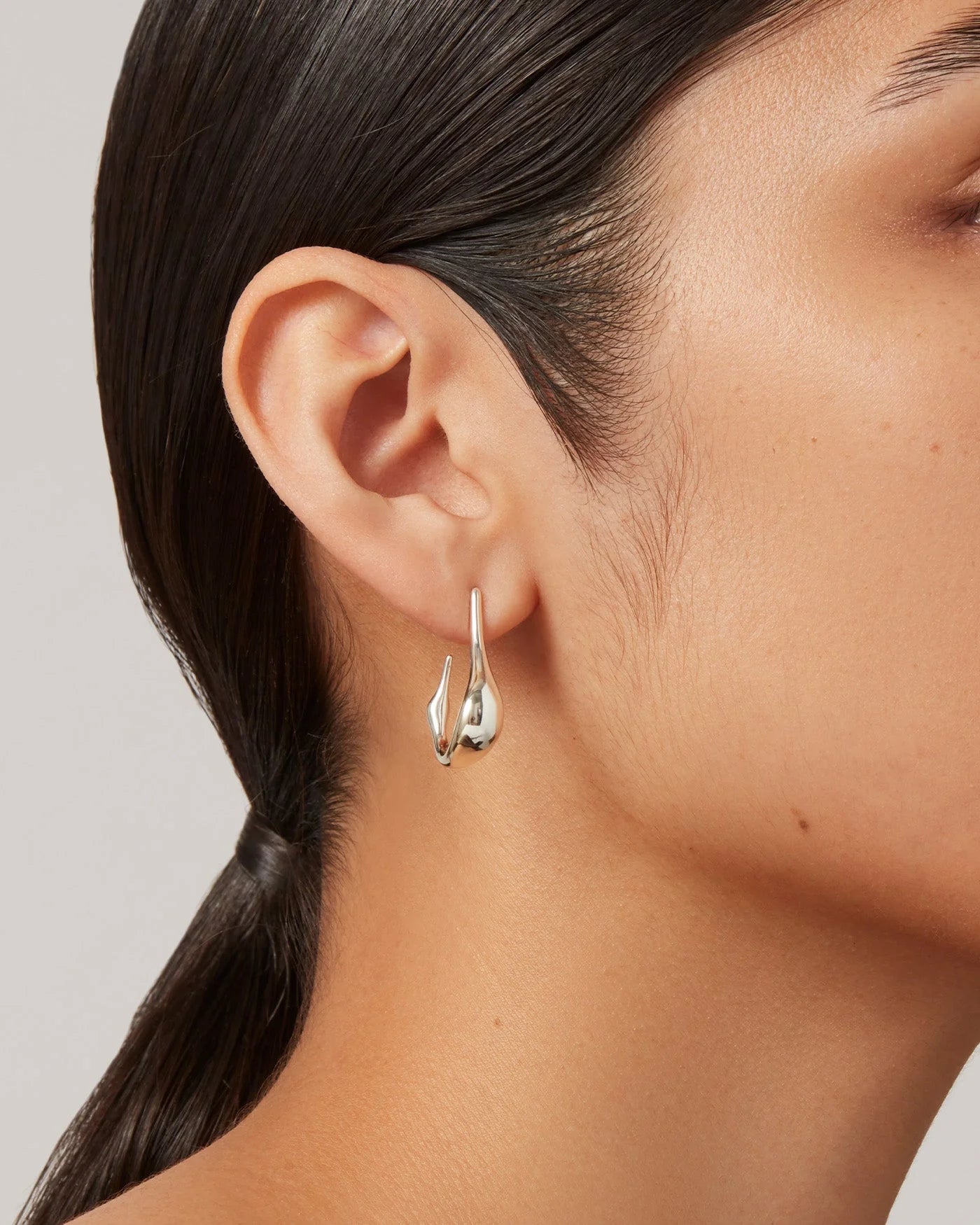 Colette Hoop Earrings Small in Silver