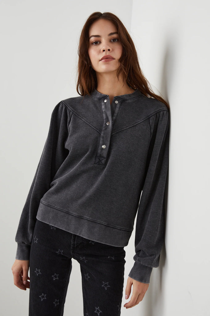 Dex Sweatshirt in Black Acid Wash