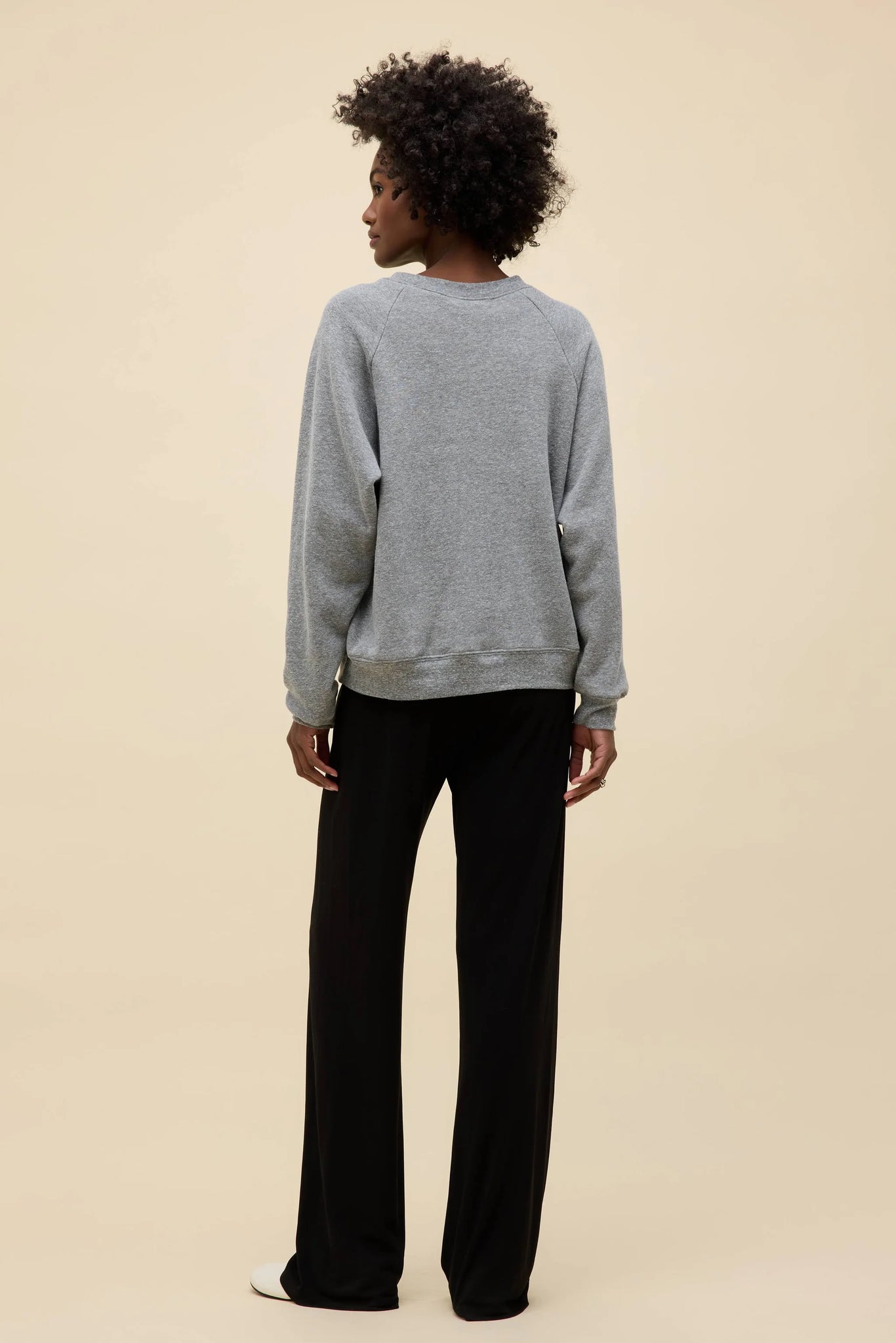 Queen Crest Vintage Raglan Sweatshirt in Heather Grey