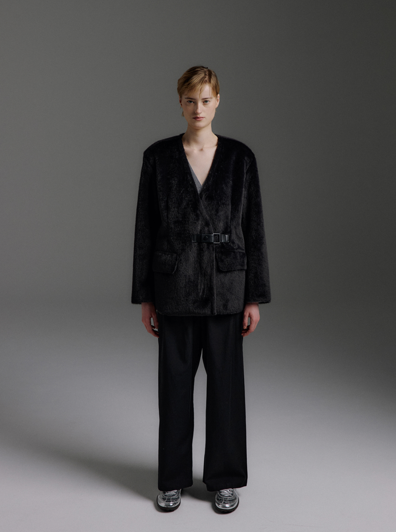 Donna Lightweight Collarless Faux Fur Jacket in Black