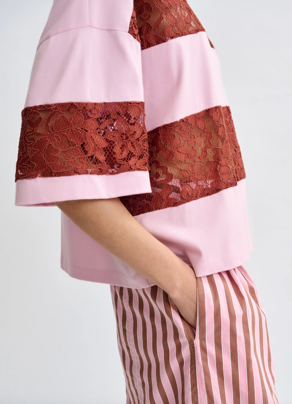 Jemix Cotton Strped Lace Insert T-Shirt in Brown/Light Pink