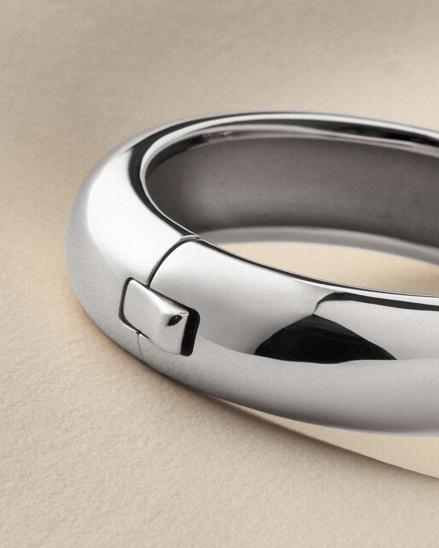 Gemma Bangle in Silver