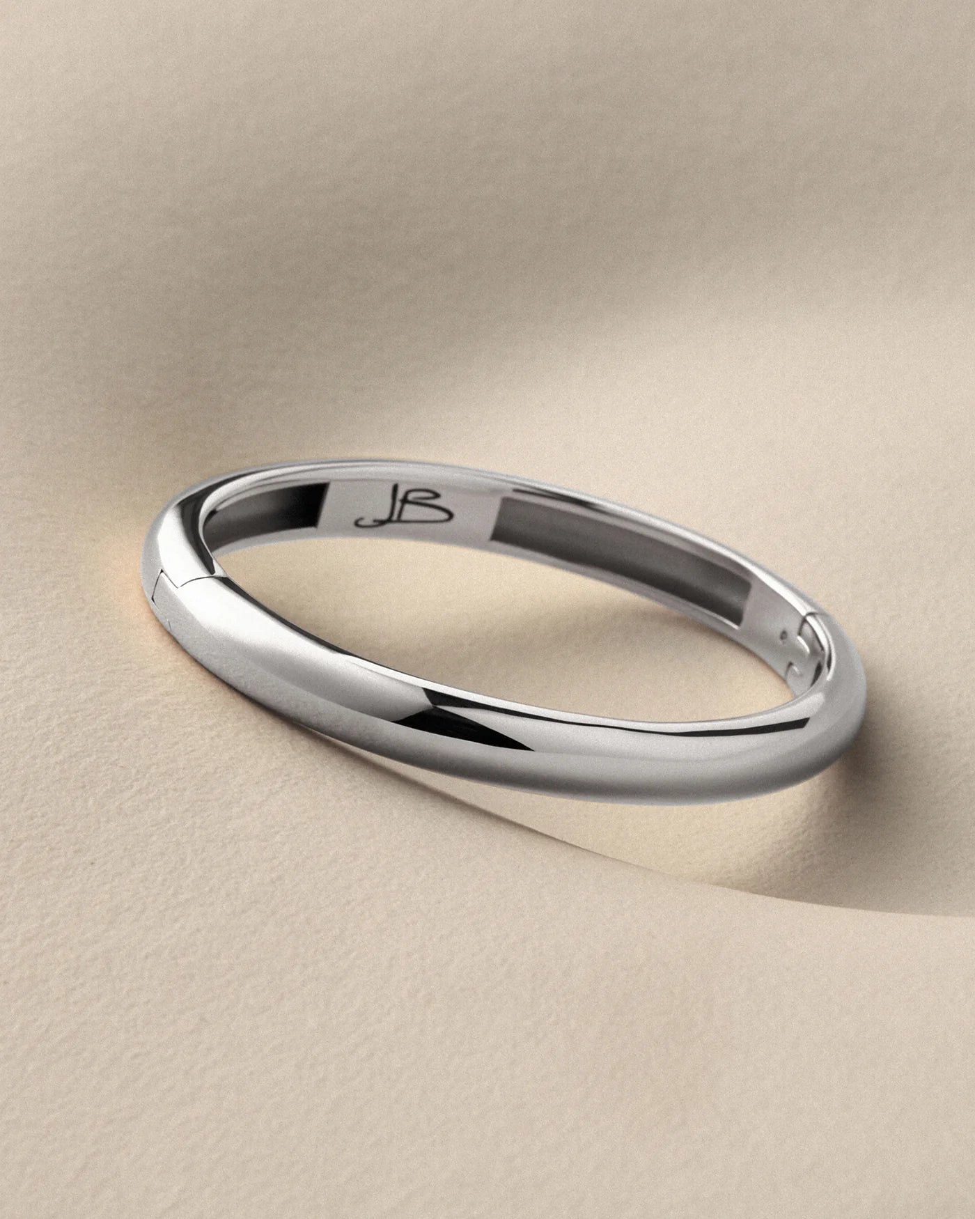 Gia Bangle in Silver