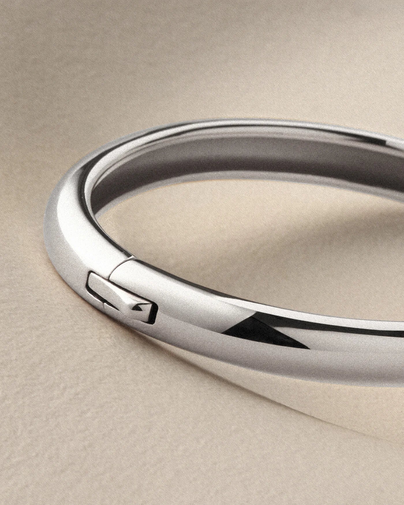 Gia Bangle in Silver