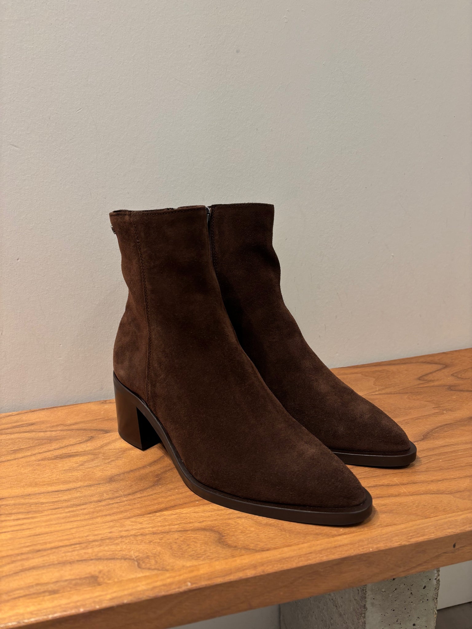 Julieta in Brunette Suede