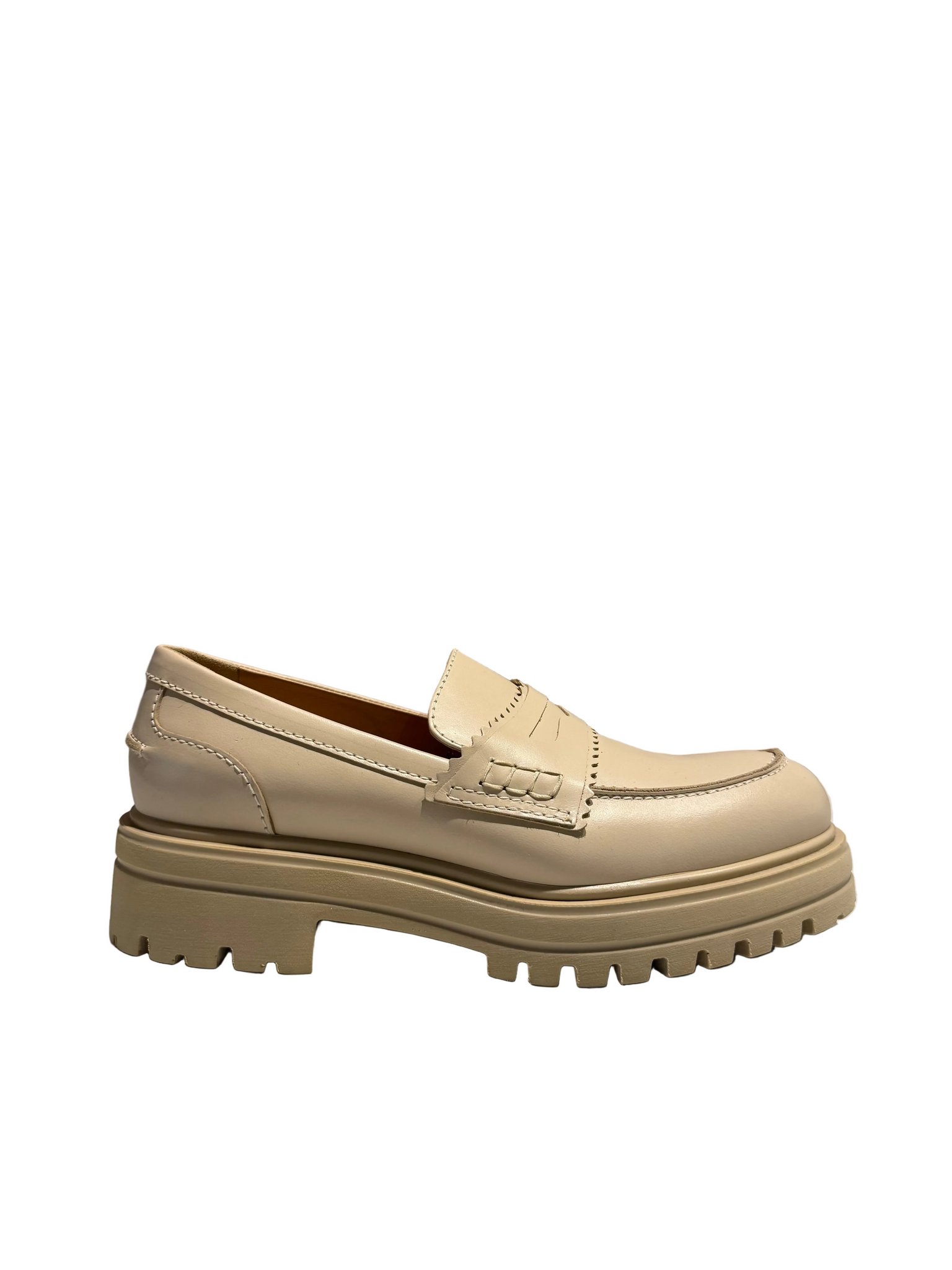 Rescale Leather Loafer in Off White