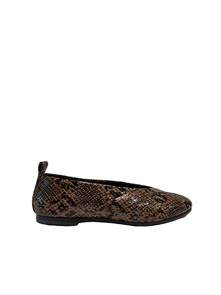 Gentil Leather Flat in Brown Print
