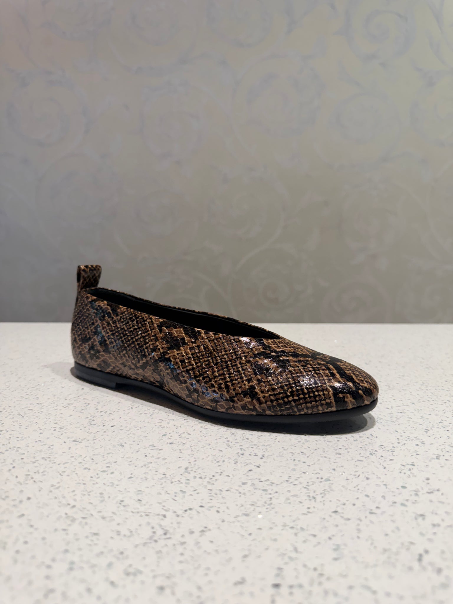 Gentil Leather Flat in Brown Print