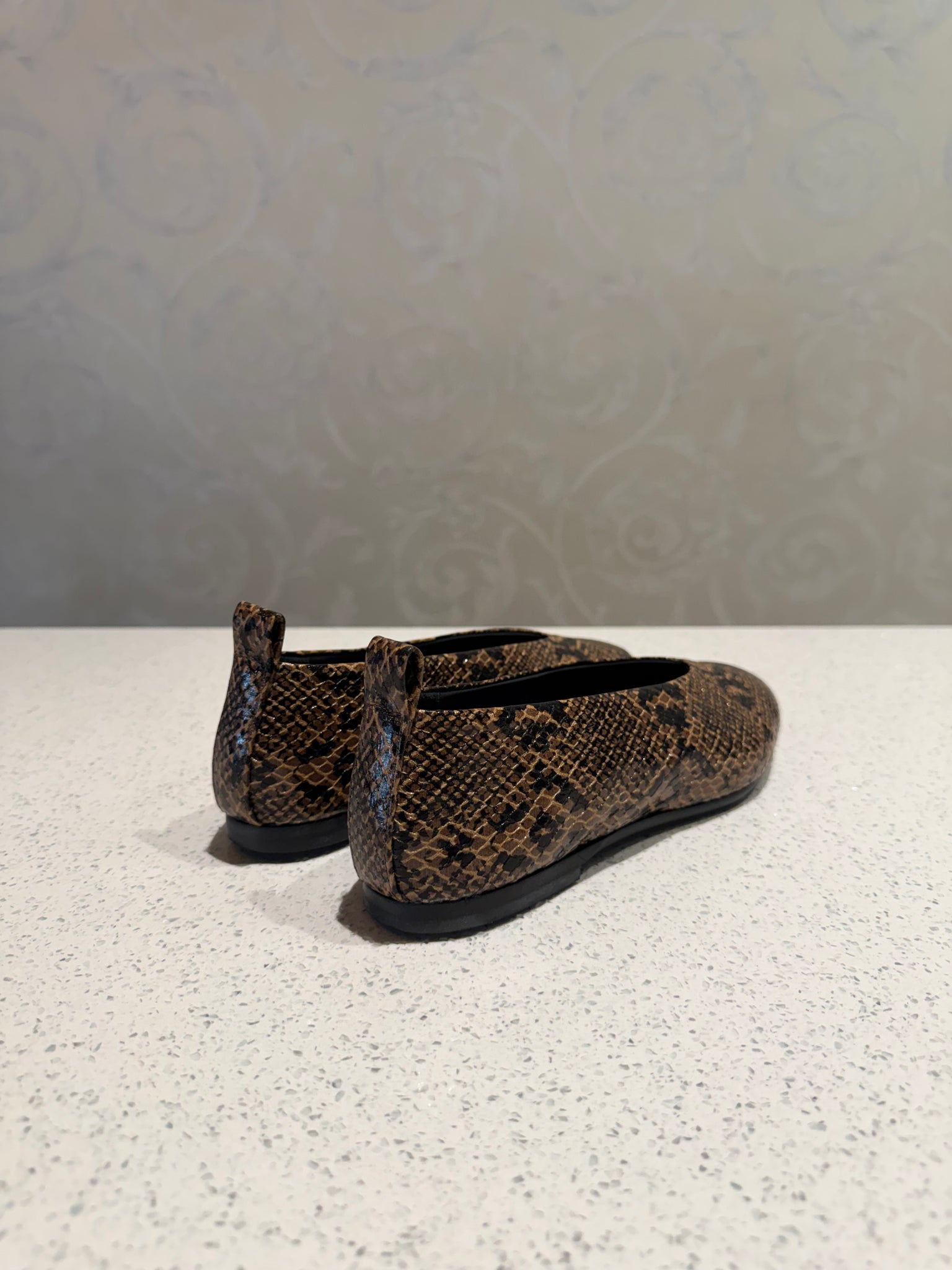 Gentil Leather Flat in Brown Print