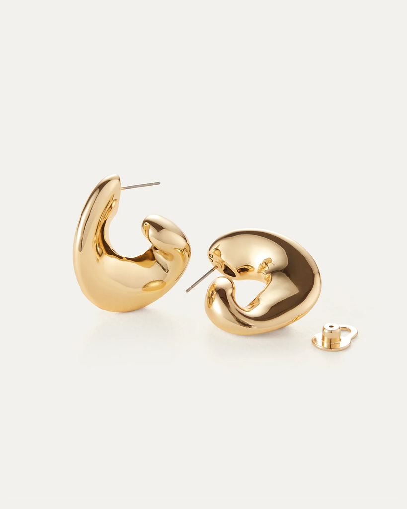 Gigi Hoop Earrings in Gold