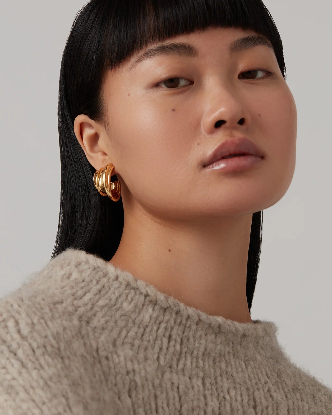Leona Hoops in Gold