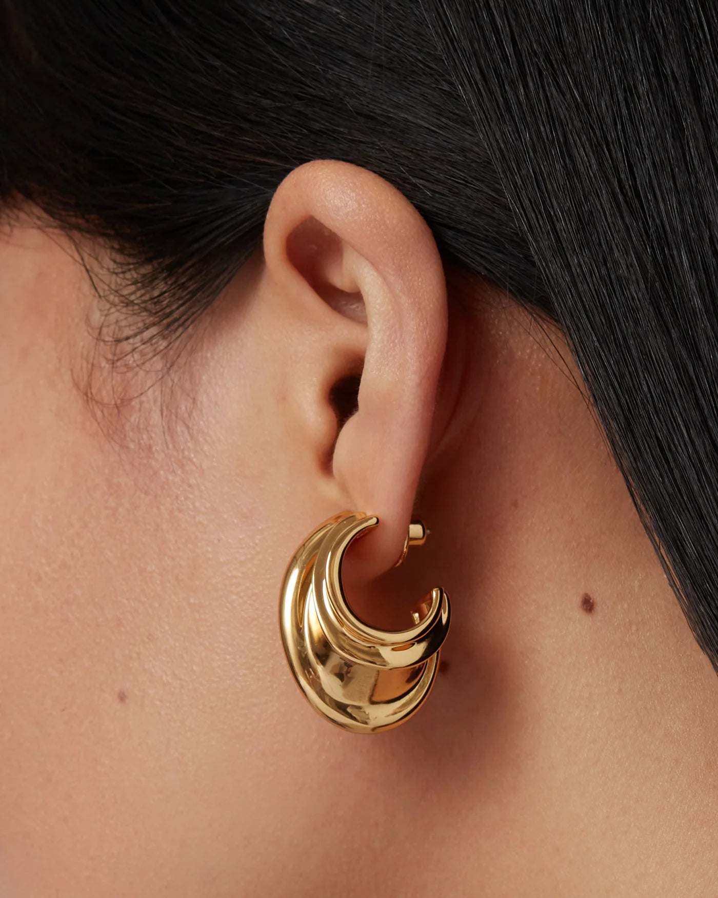 Leona Hoops in Gold