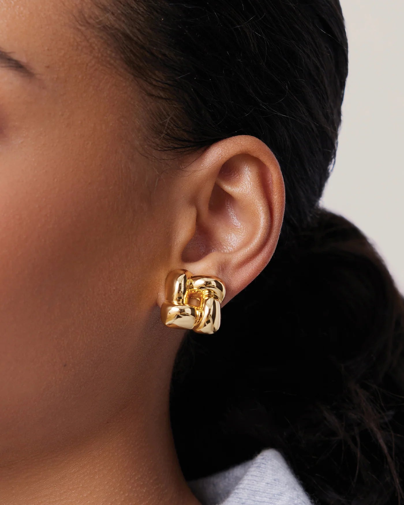 Small Woven Square Earrings in Gold