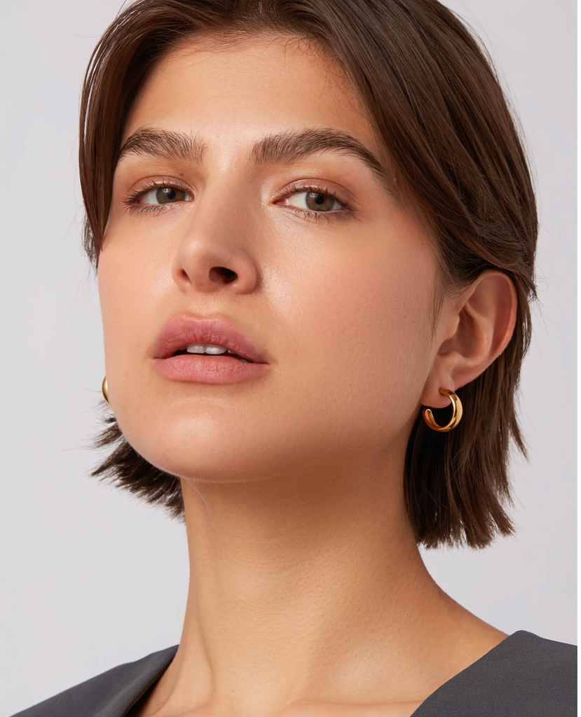 Staple Hoops Small in Gold