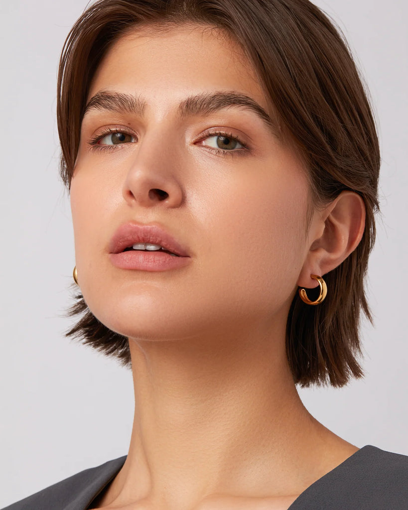 Staple Hoops Small in Gold