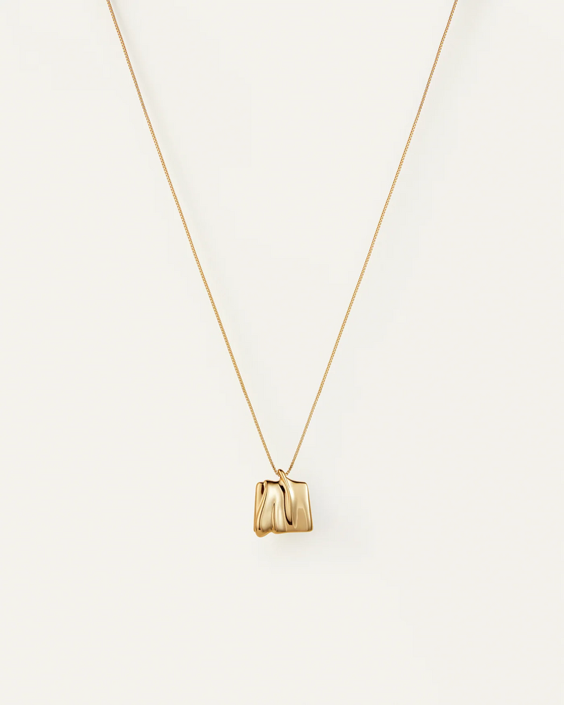Sundra Pendant Necklace in Gold