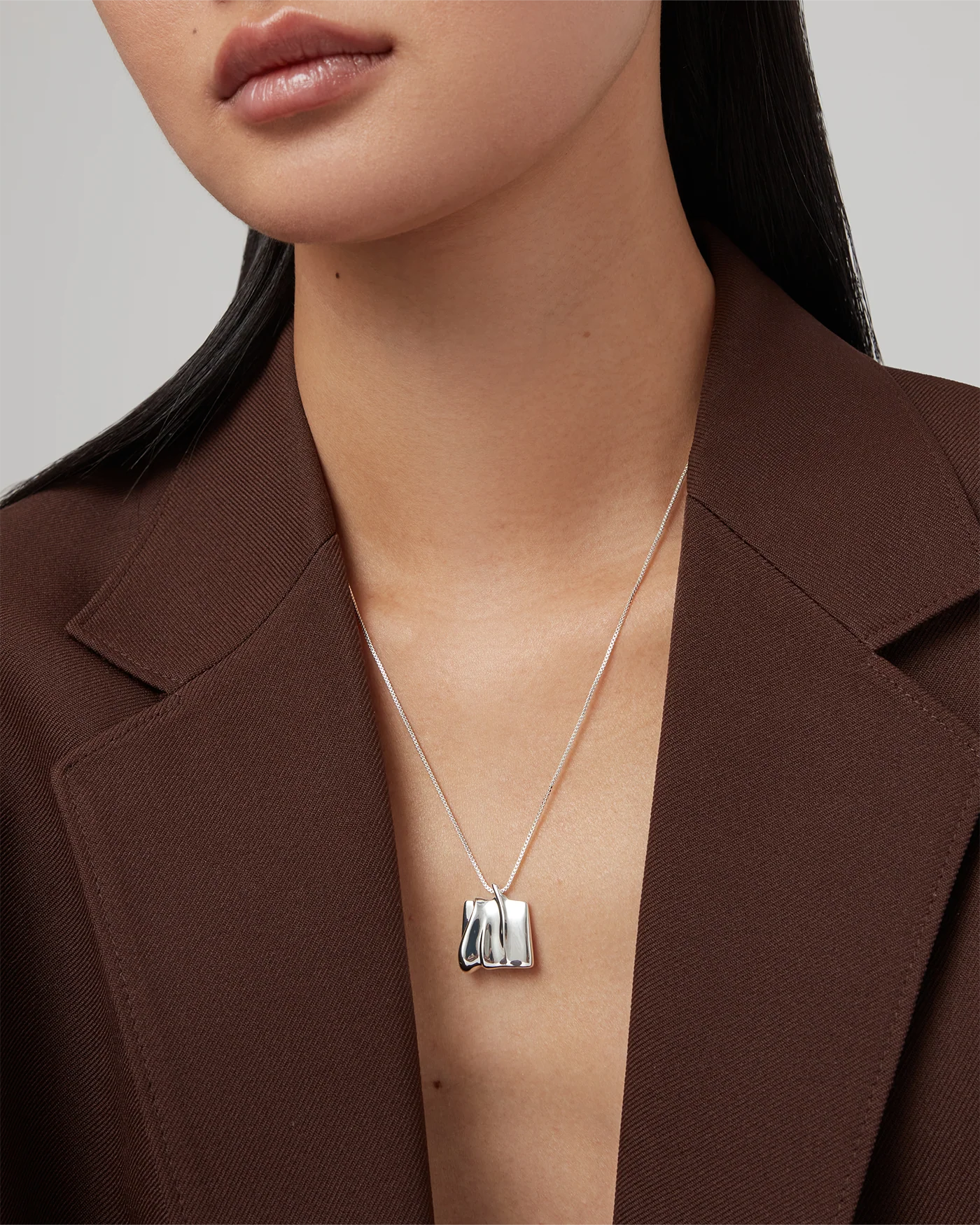 Sundra Pendant Necklace in Silver