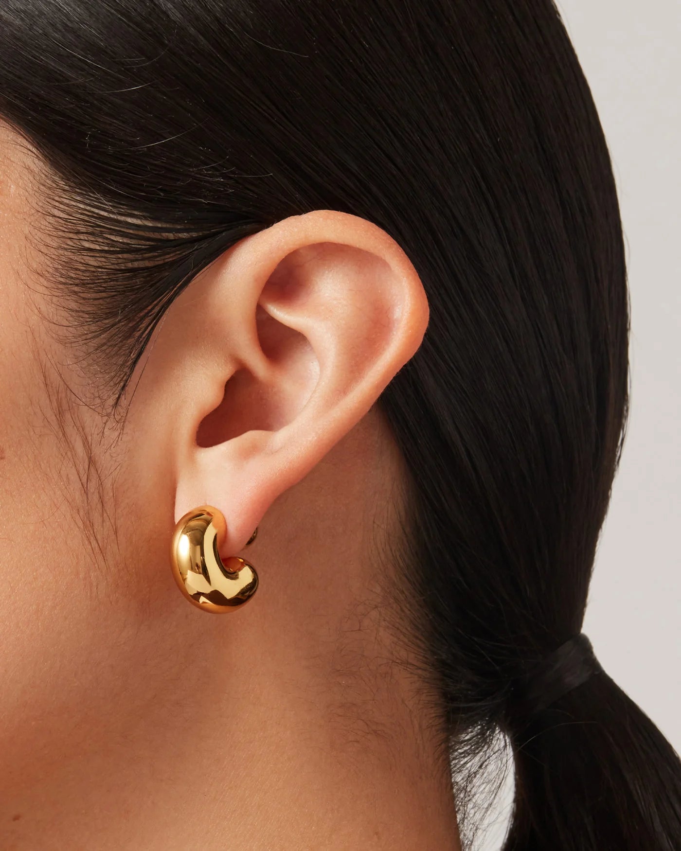 Tome Hoops Medium in Gold