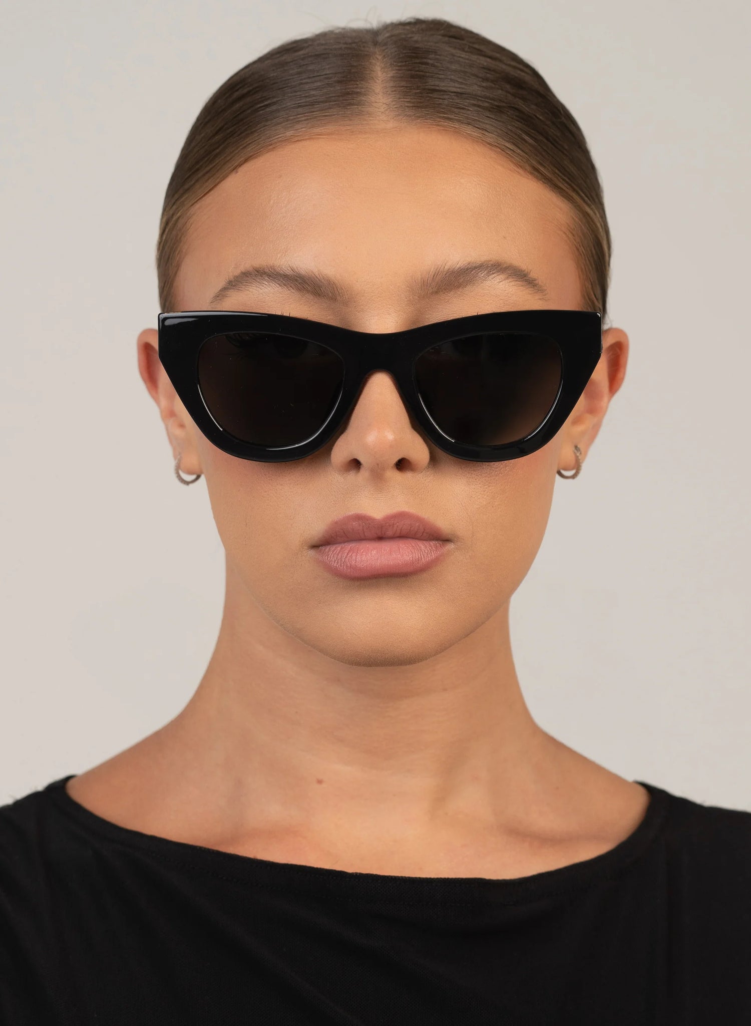 Kinni in Black/Smoke
