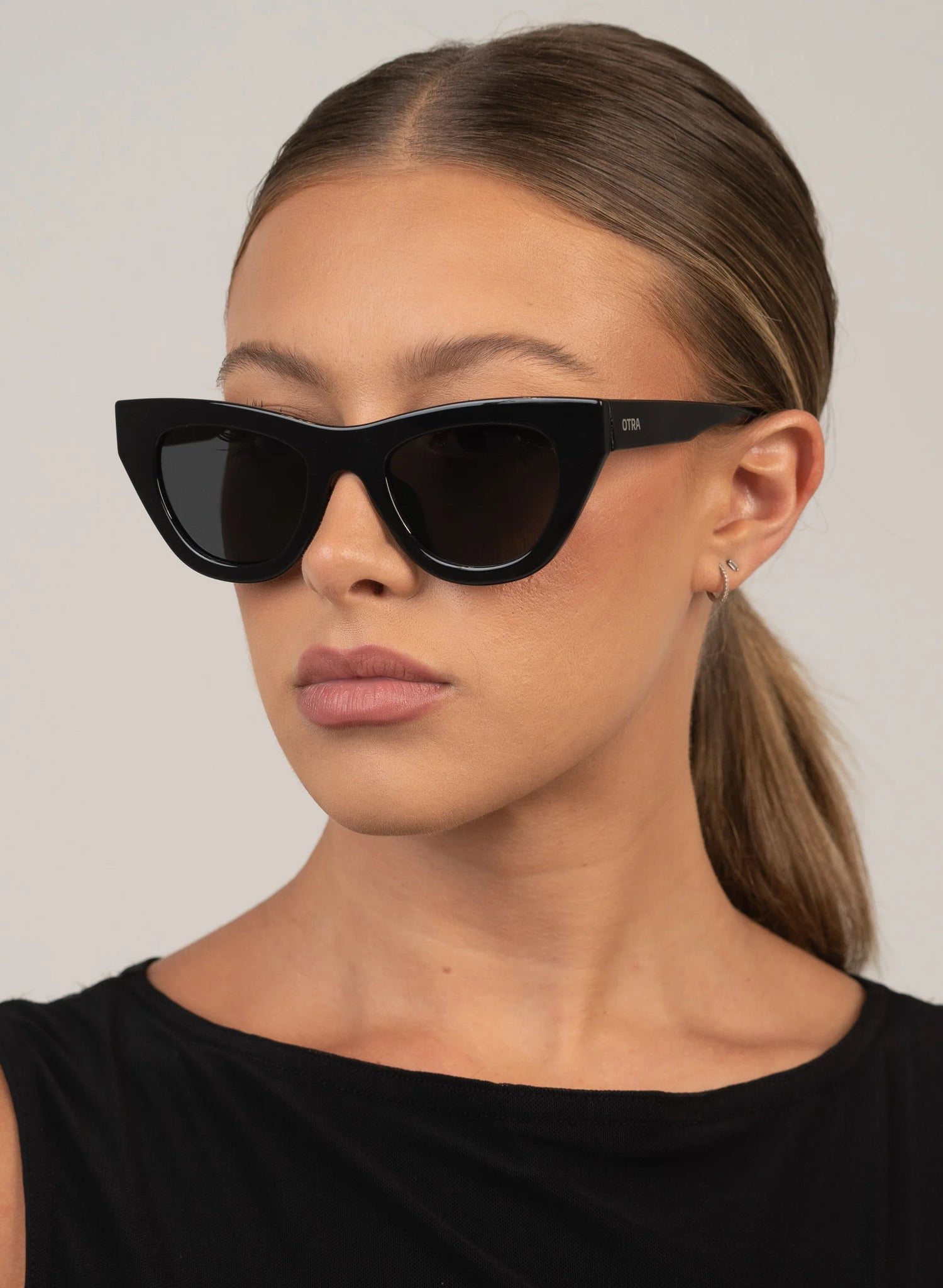 Kinni in Black/Smoke