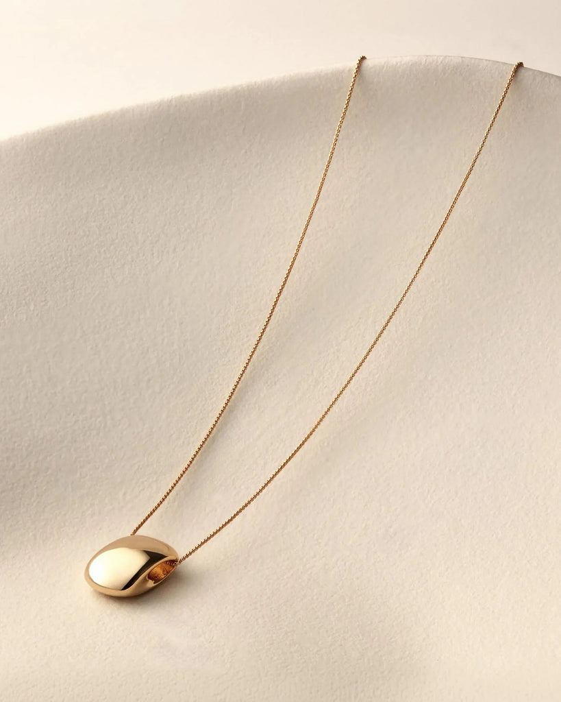 Leon Pendant Necklace in Gold