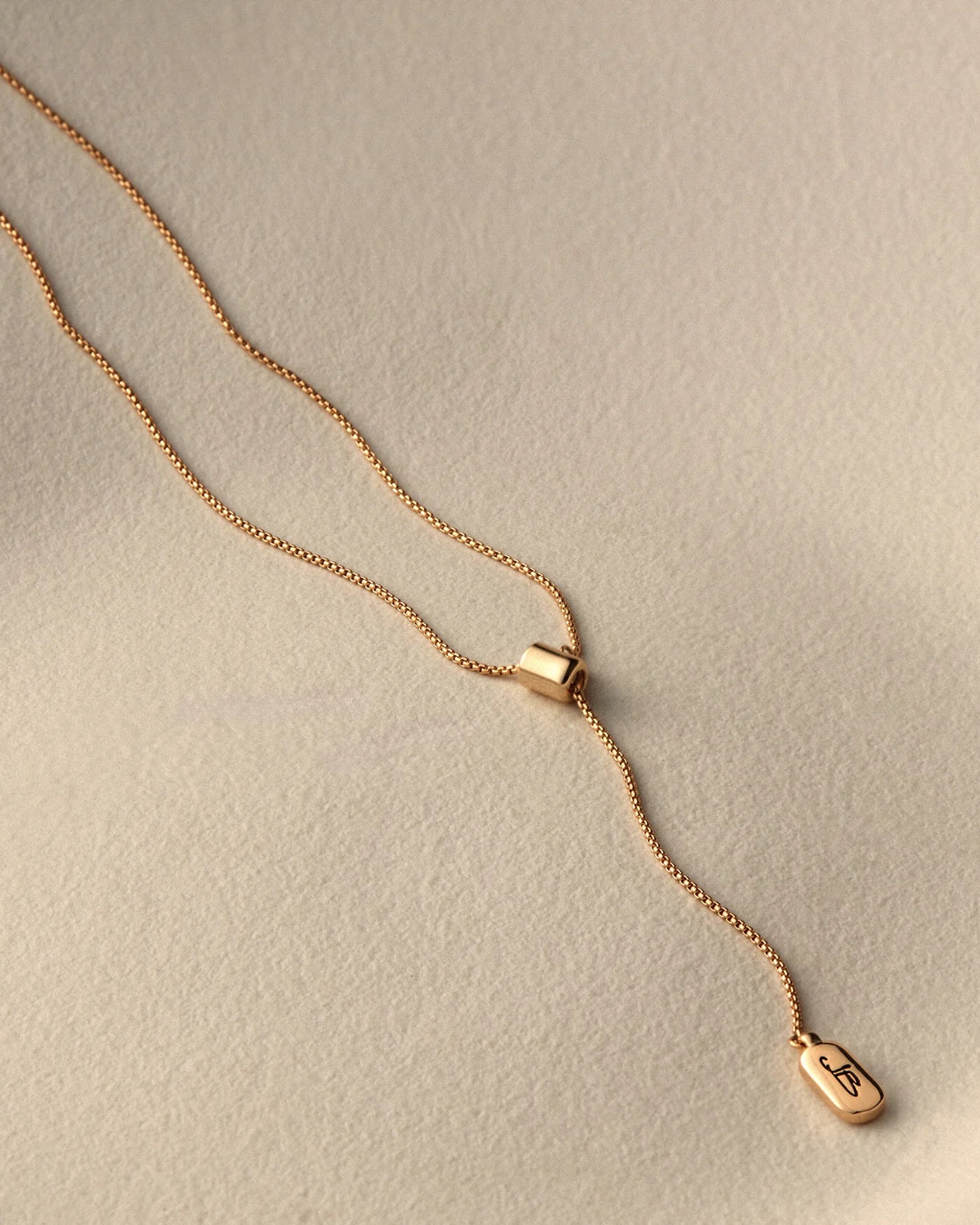 Leon Pendant Necklace in Gold
