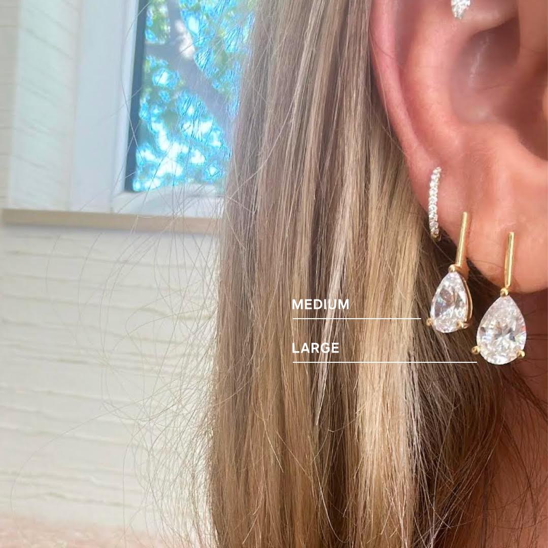 Linea Pear Stud in Gold | Medium