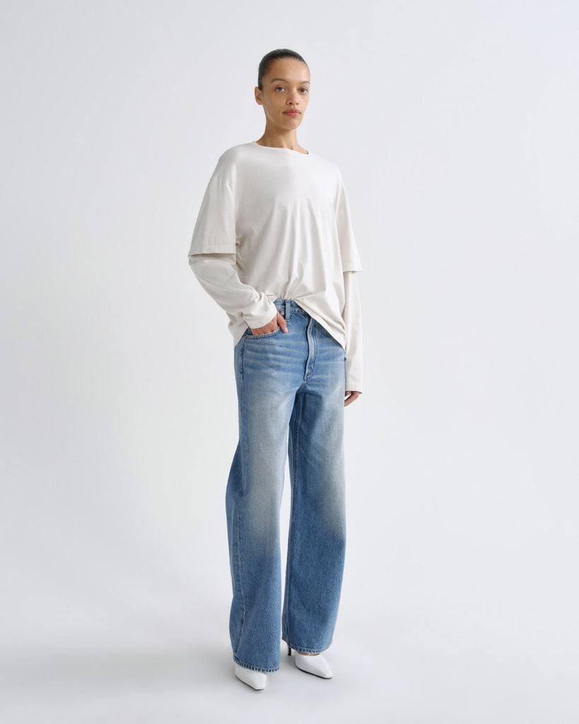 Low Curve Jean (Weightless) in Venture