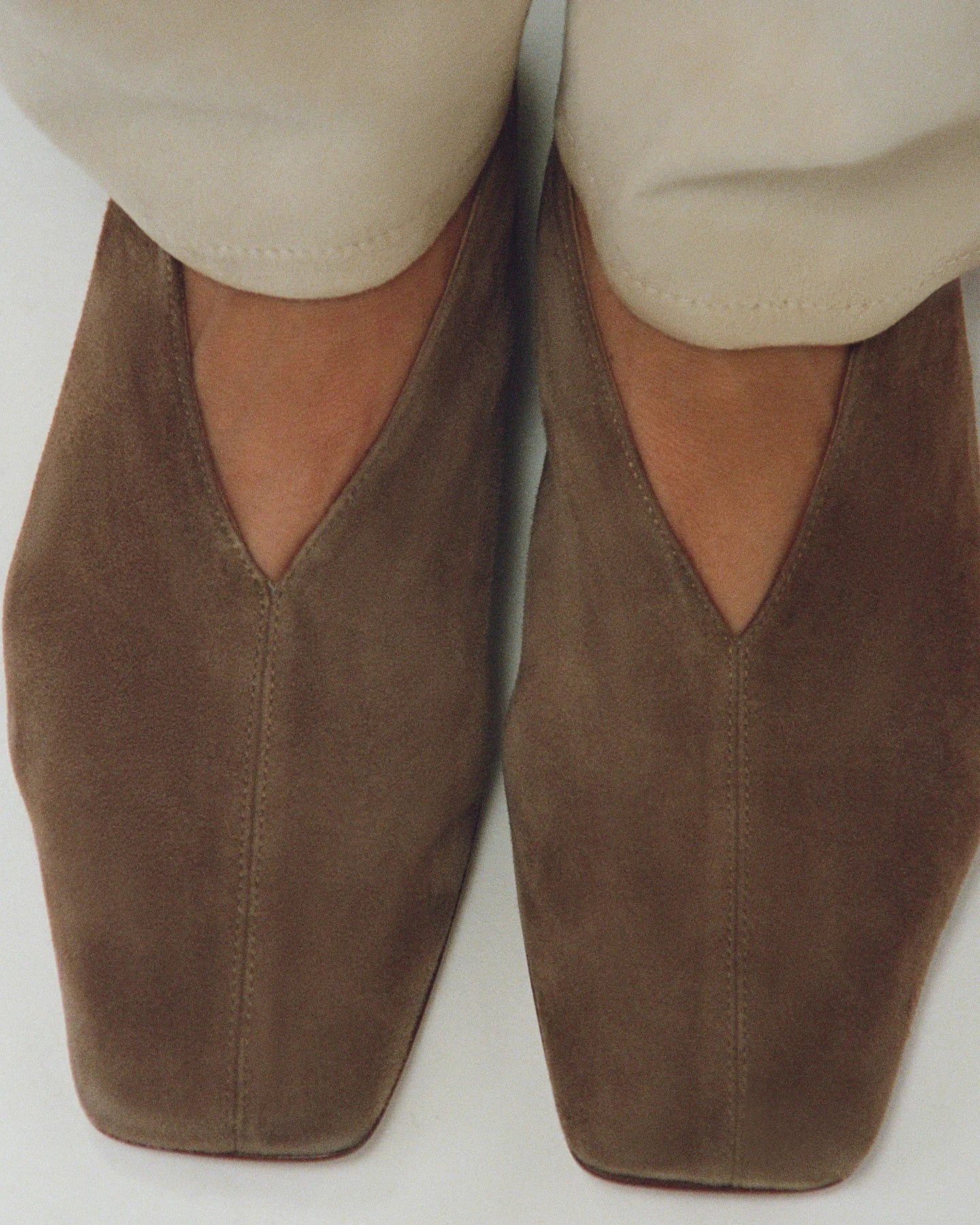 Square Soft V in Anise Suede