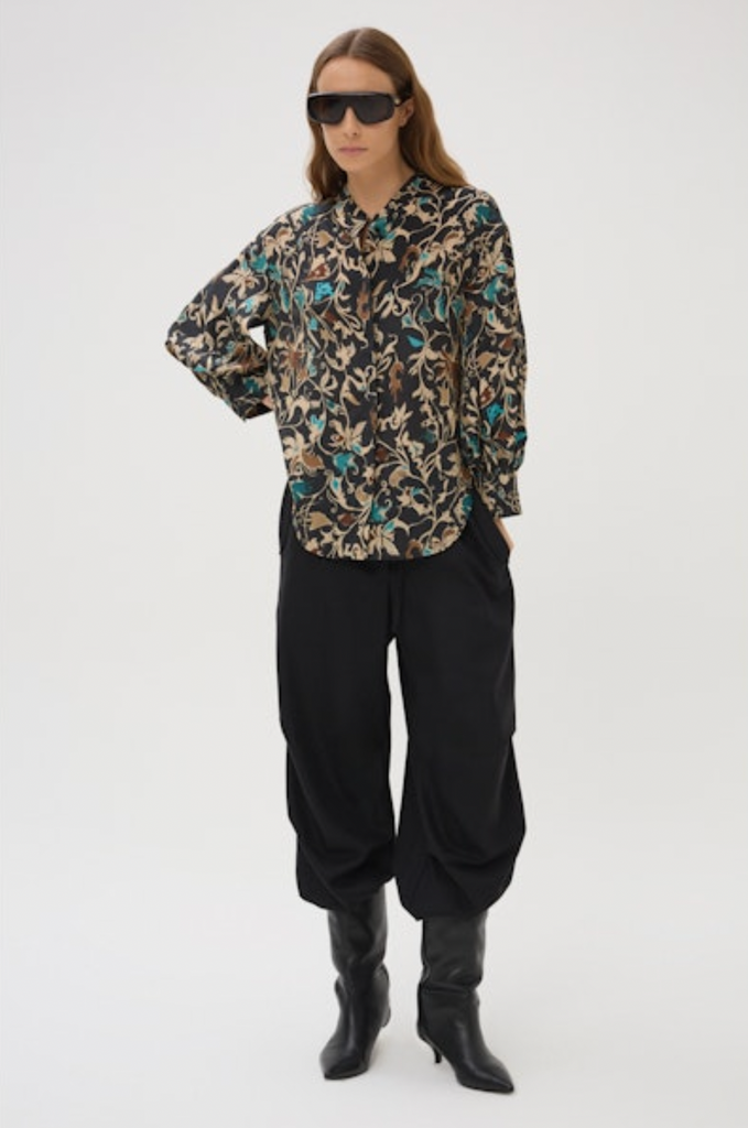 Berry Bianca Blouse in Black