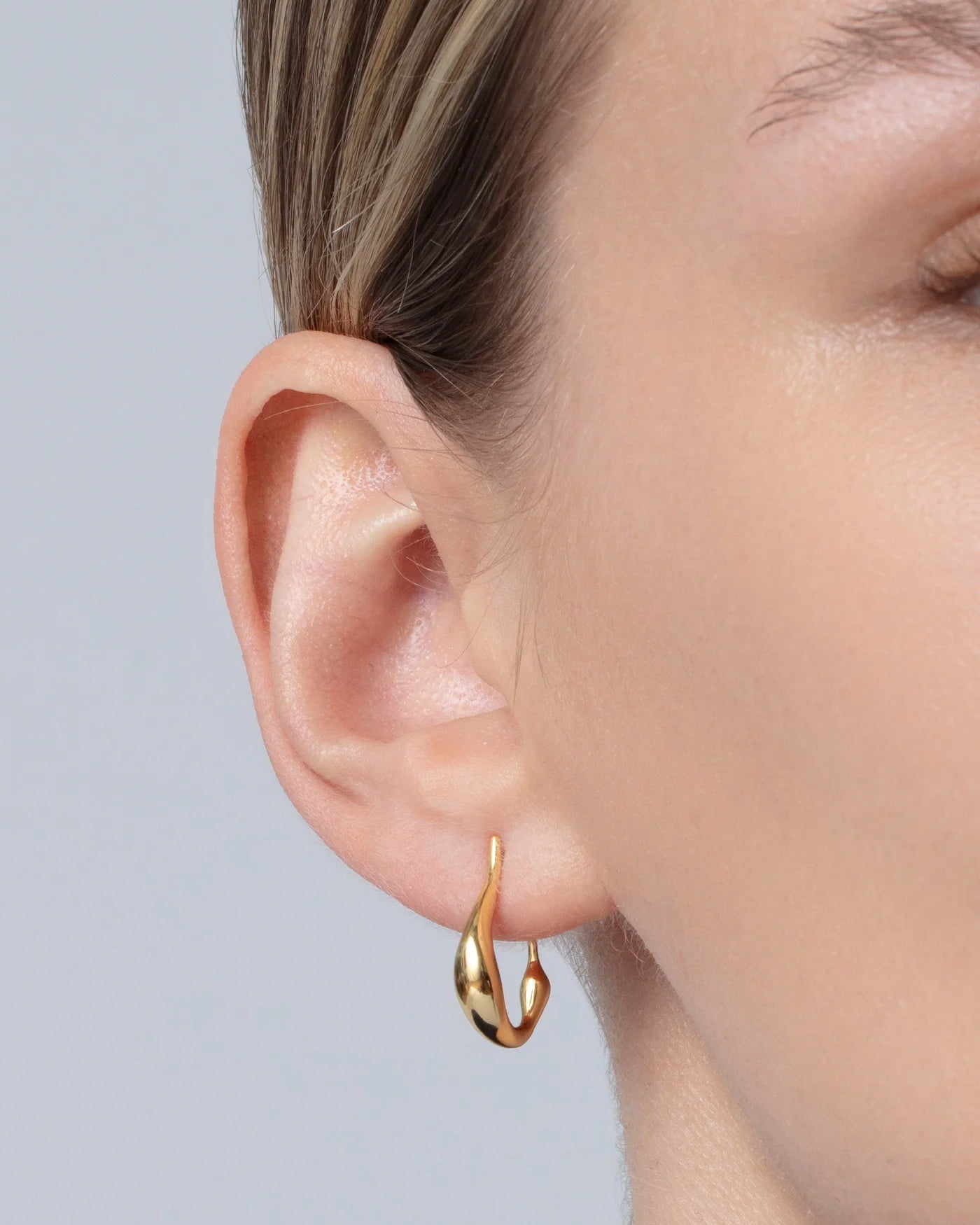 Mini Colette Hoop Earrings in Gold