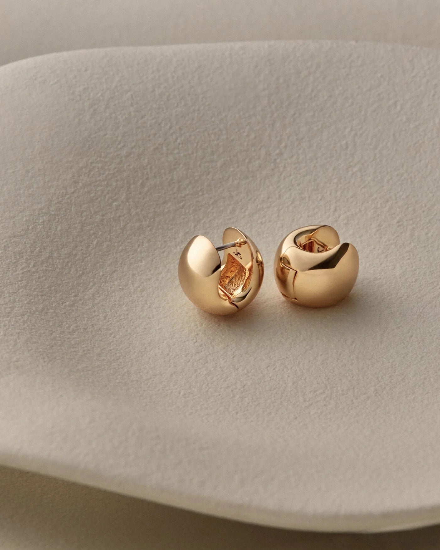 Mini Gemma Hoop Earrings in Gold
