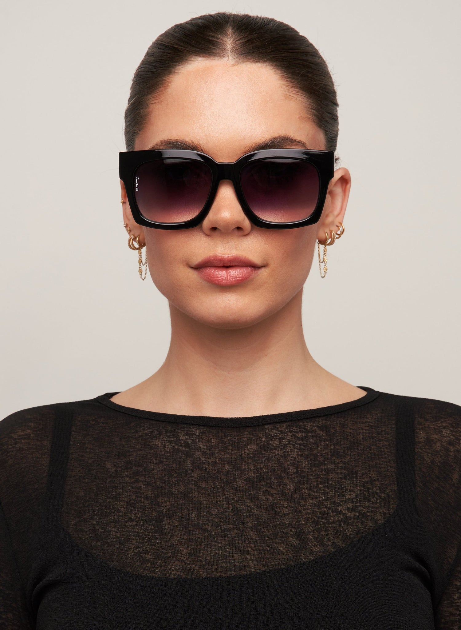 Alba in Black
