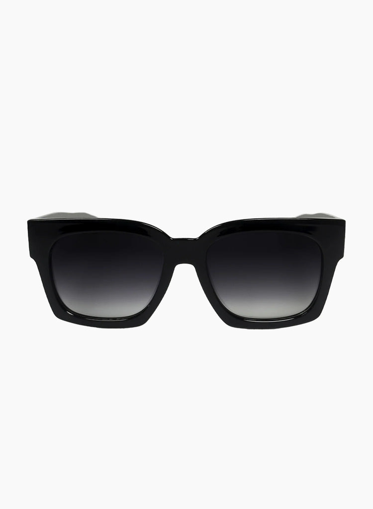 Alba in Black