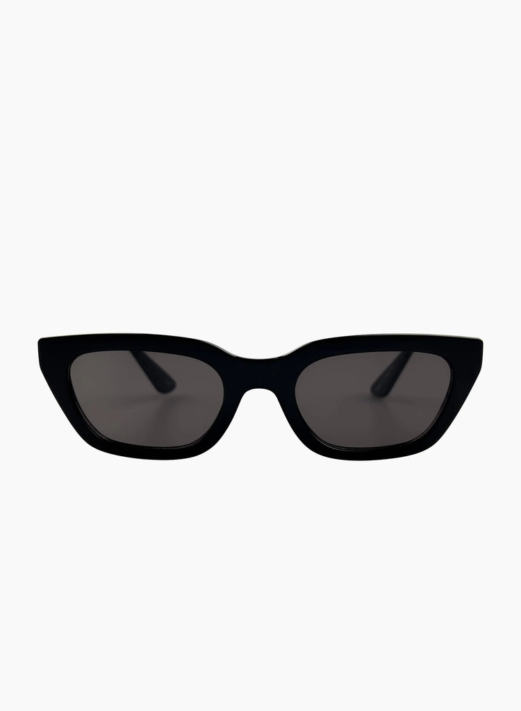 Nove in Black/Smoke