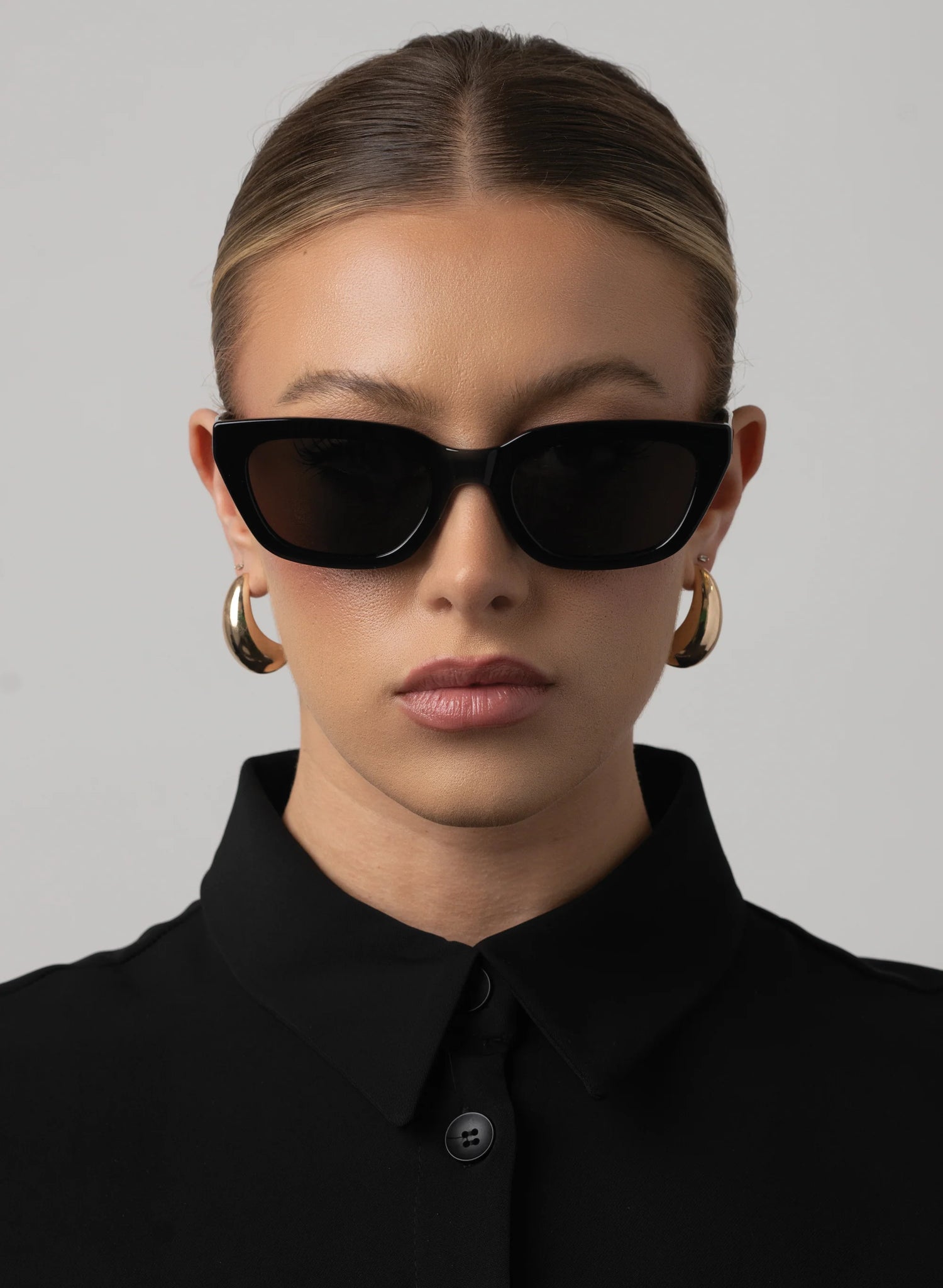 Nove in Black/Smoke