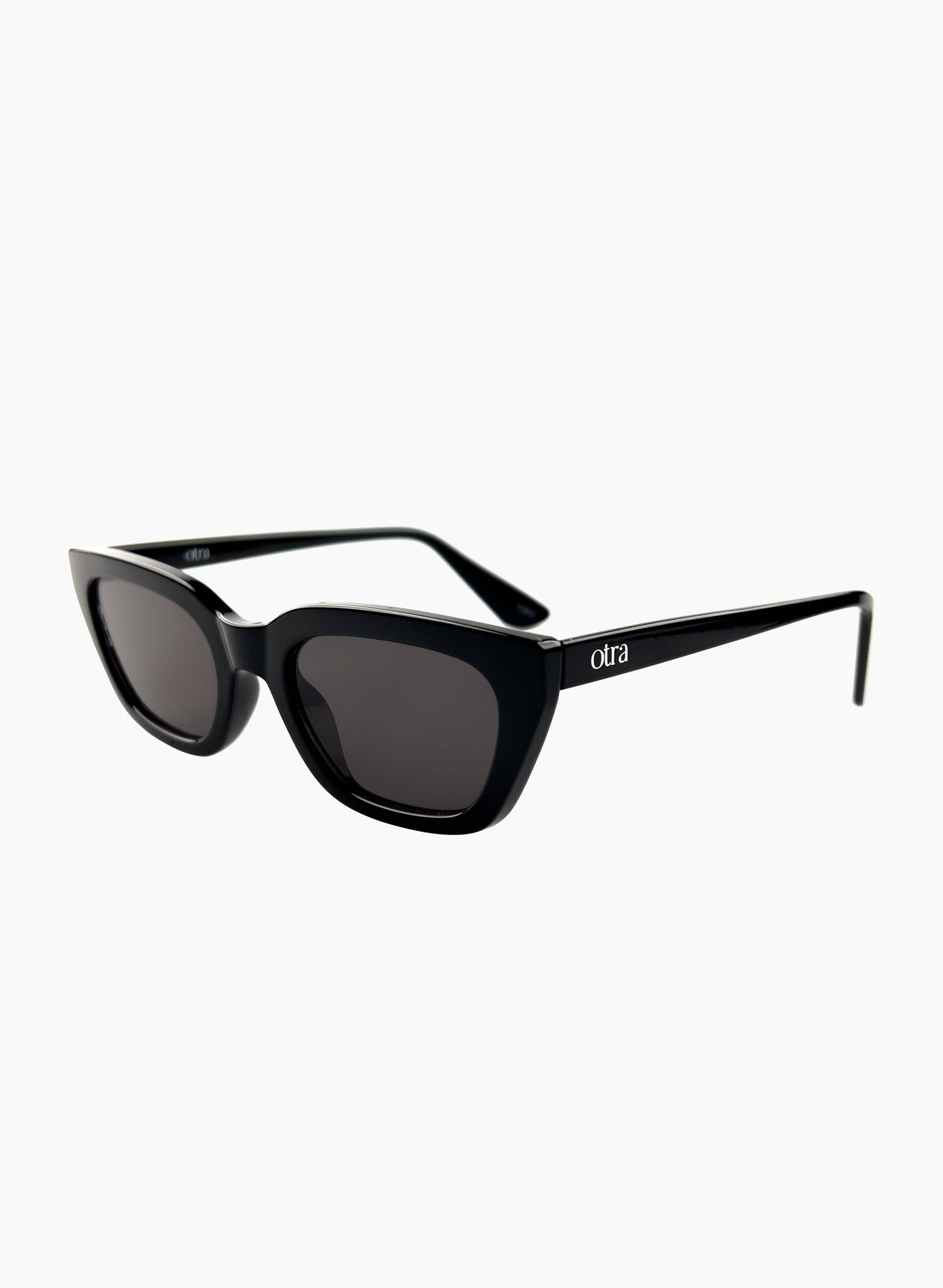 Nove in Black/Smoke