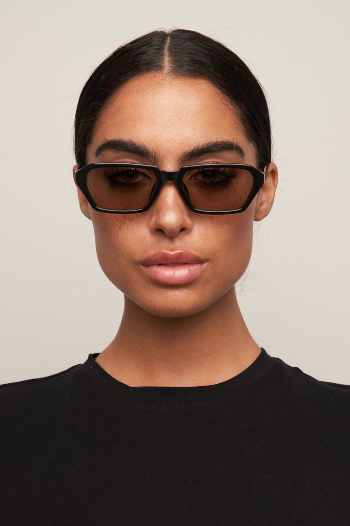 Izzy in Black/Olive