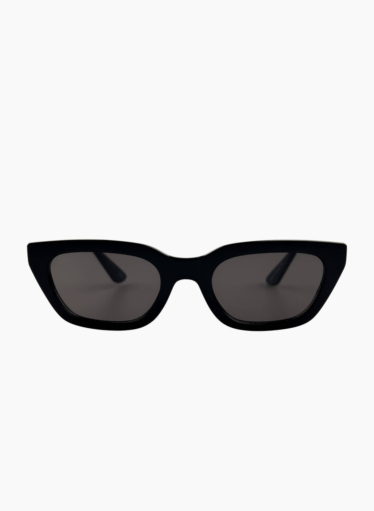 Nove in Black