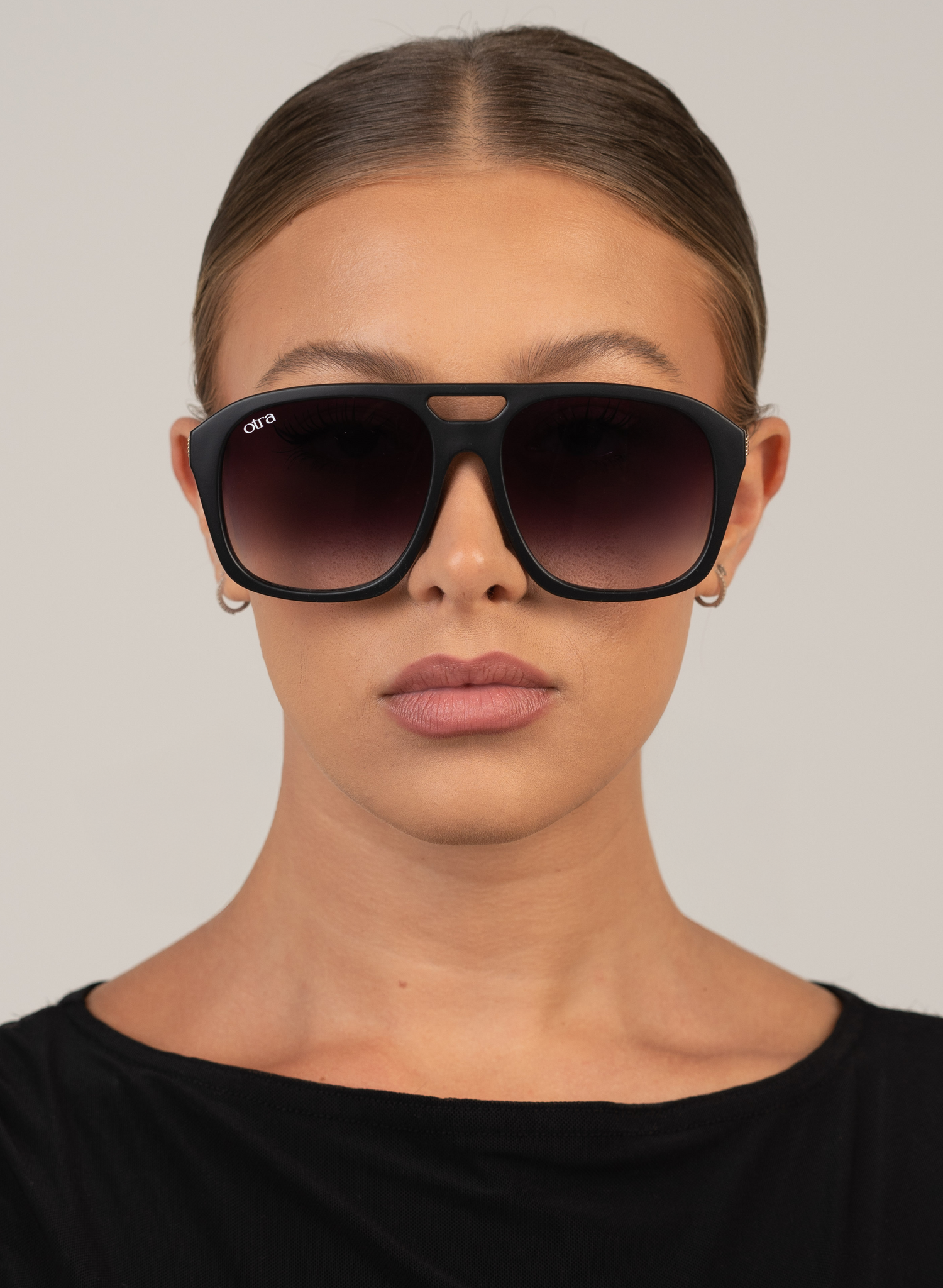 Reina in Matte Black