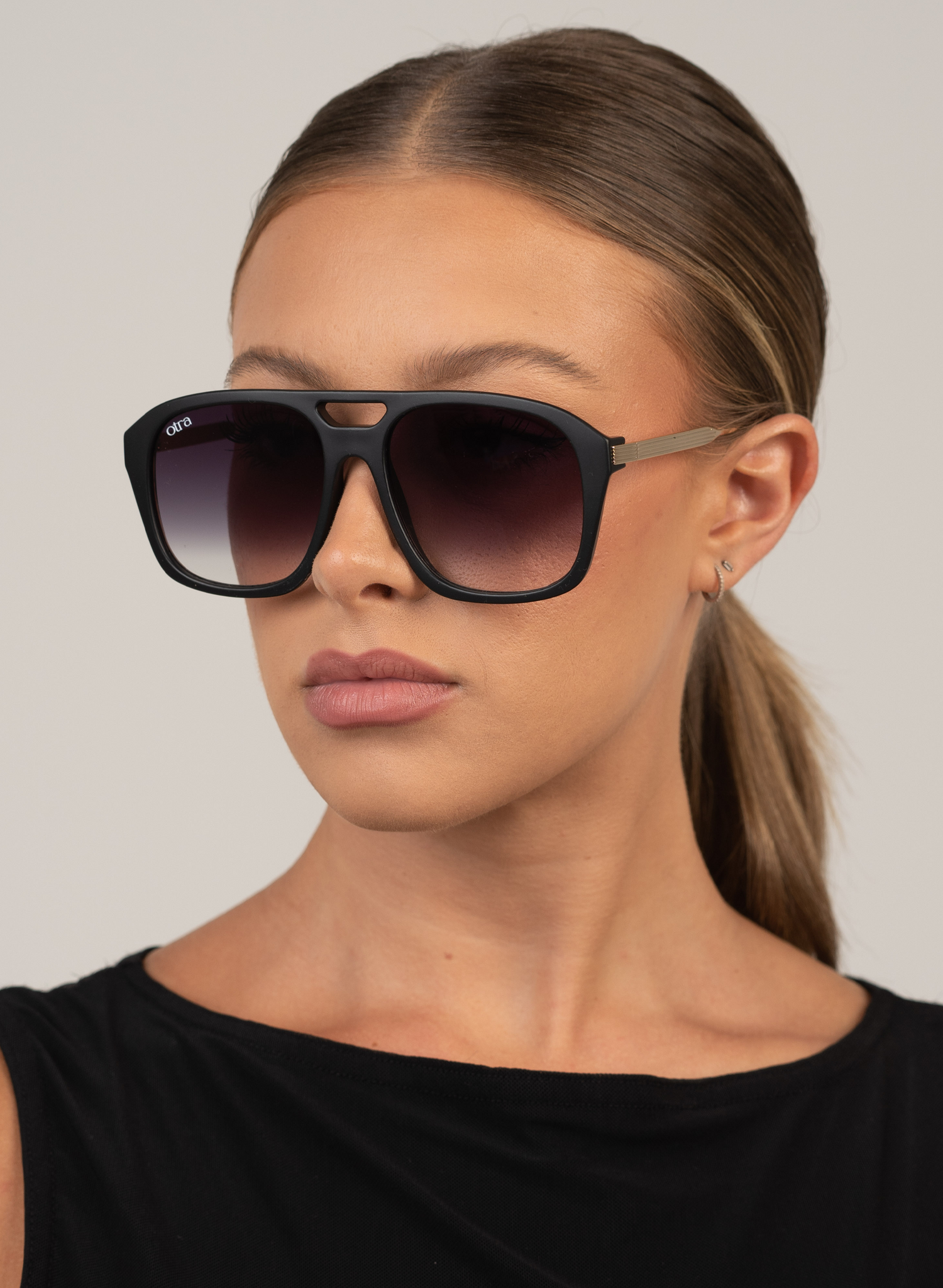 Reina in Matte Black