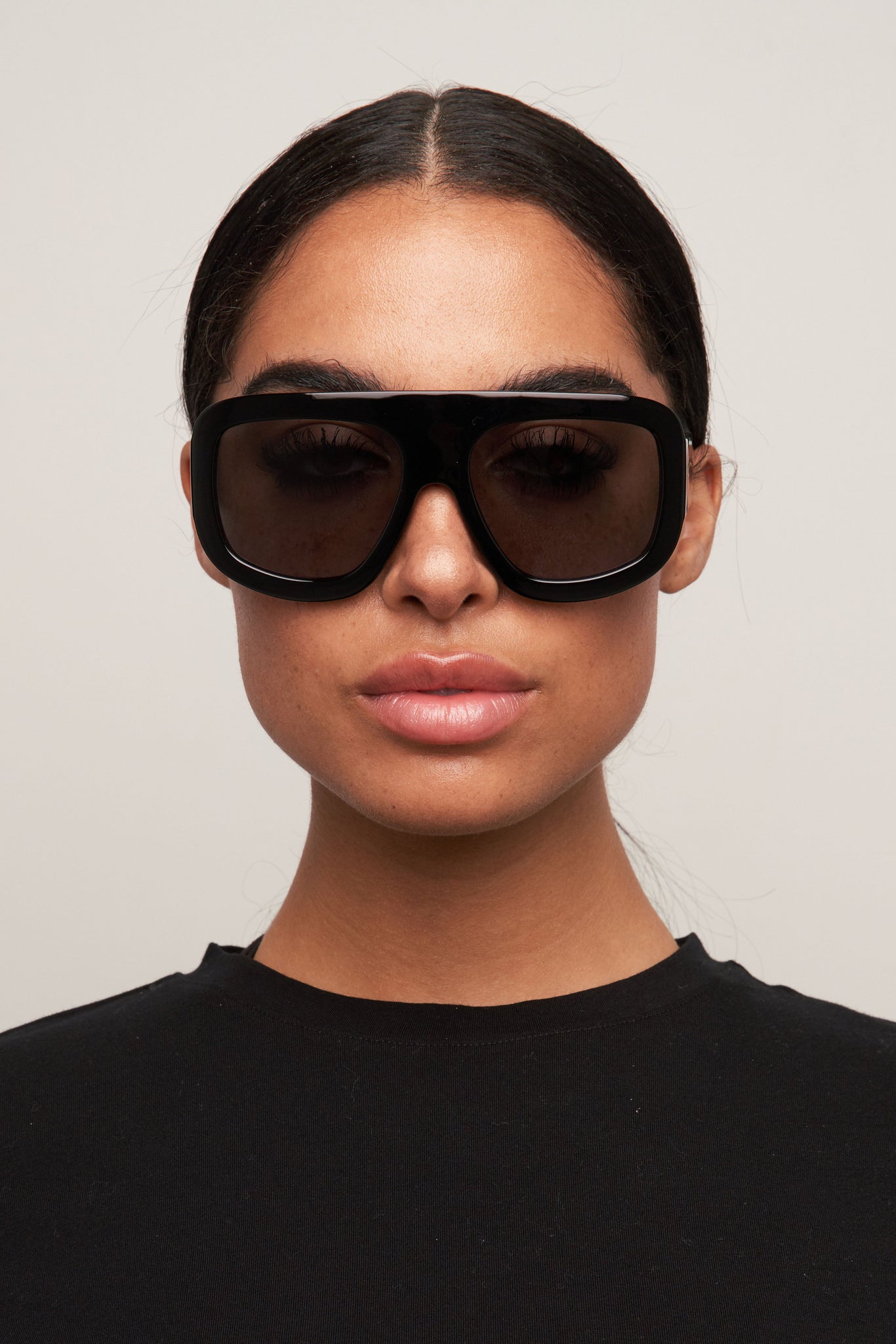 Vail in Black/Smoke