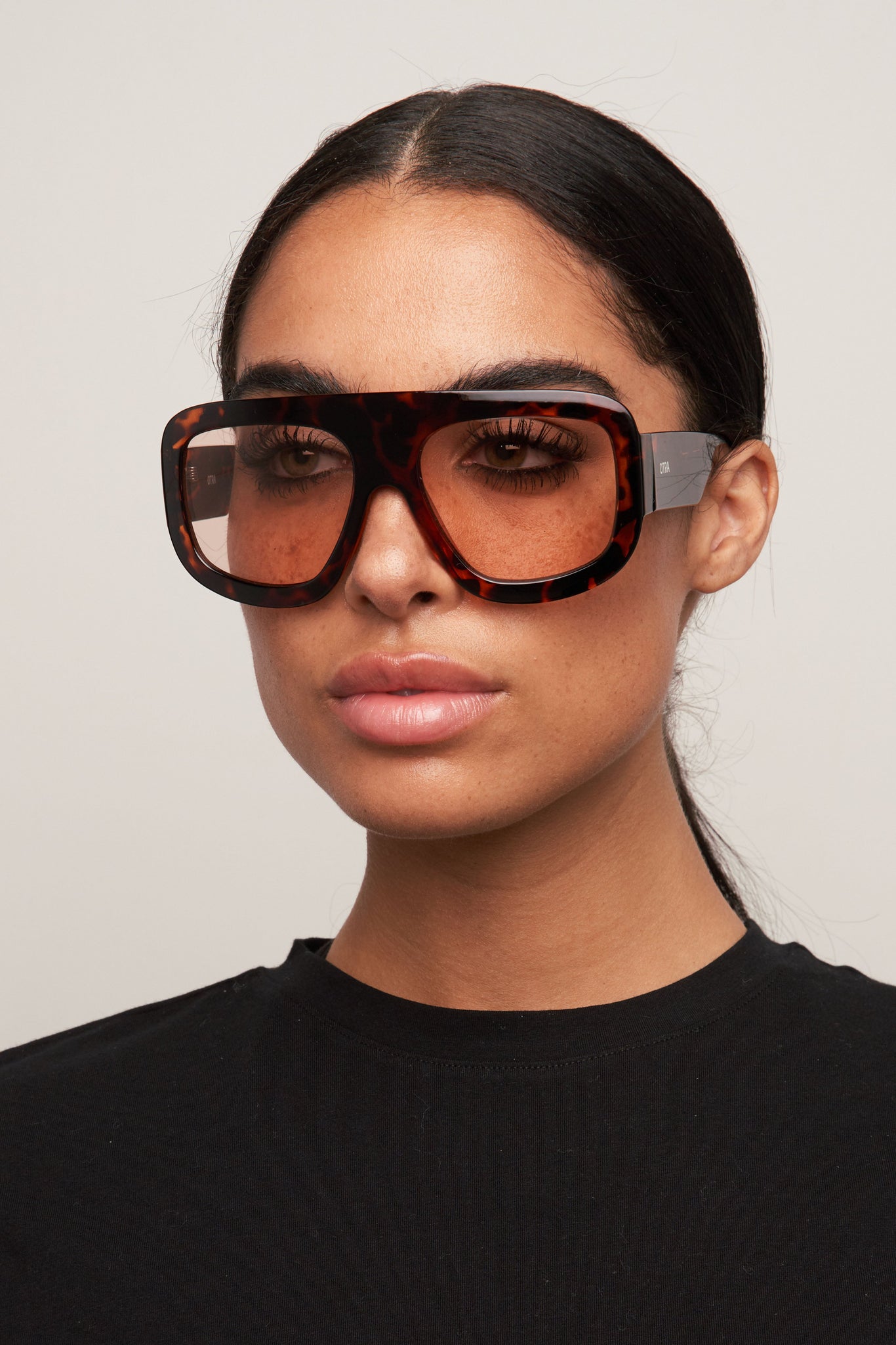 Vail in Tortoiseshell/Pink
