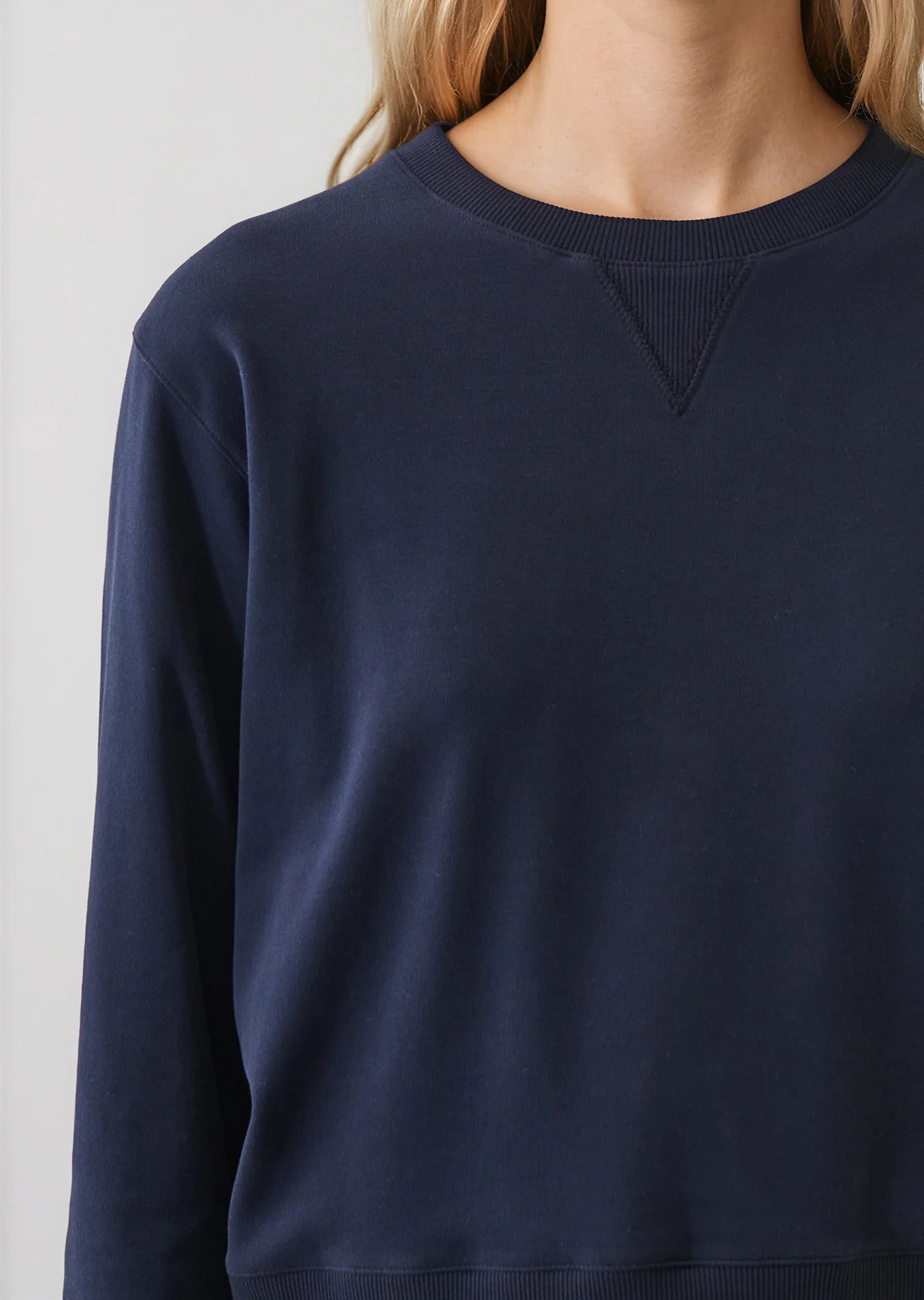 Brushed Pima Cotton Cropped Sweatshirt in Dark Navy