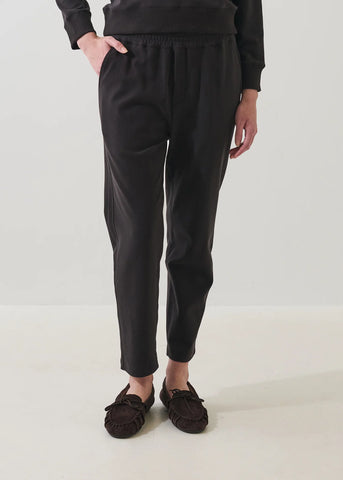 Brushed Pima Cotton Tapered Pant in Molasses