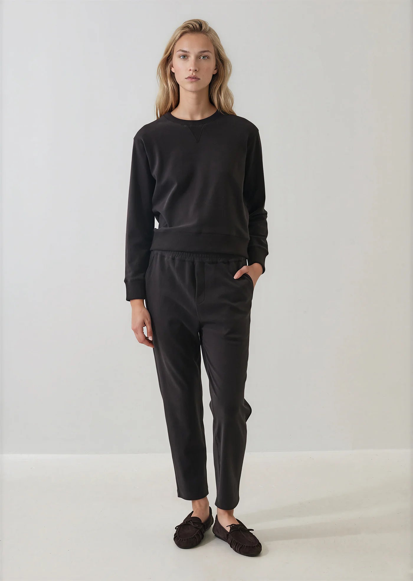 Brushed Pima Cotton Tapered Pant in Molasses