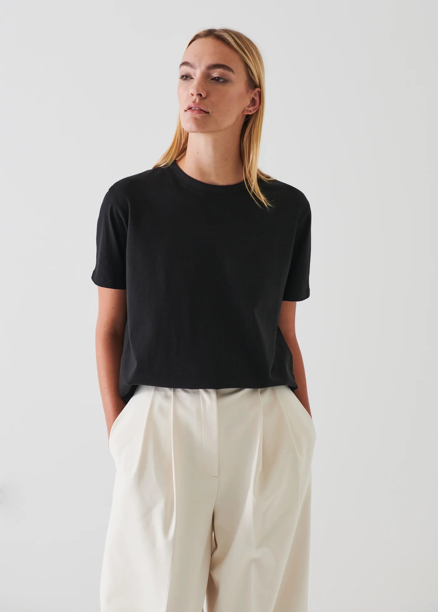 Iconic Pima Cotton Stretch Boyfriend T-Shirt in Black