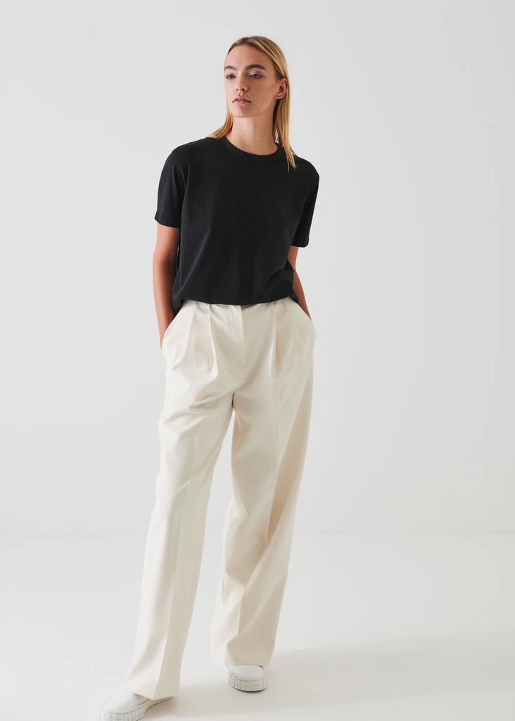 Iconic Pima Cotton Stretch Boyfriend T-Shirt in Black