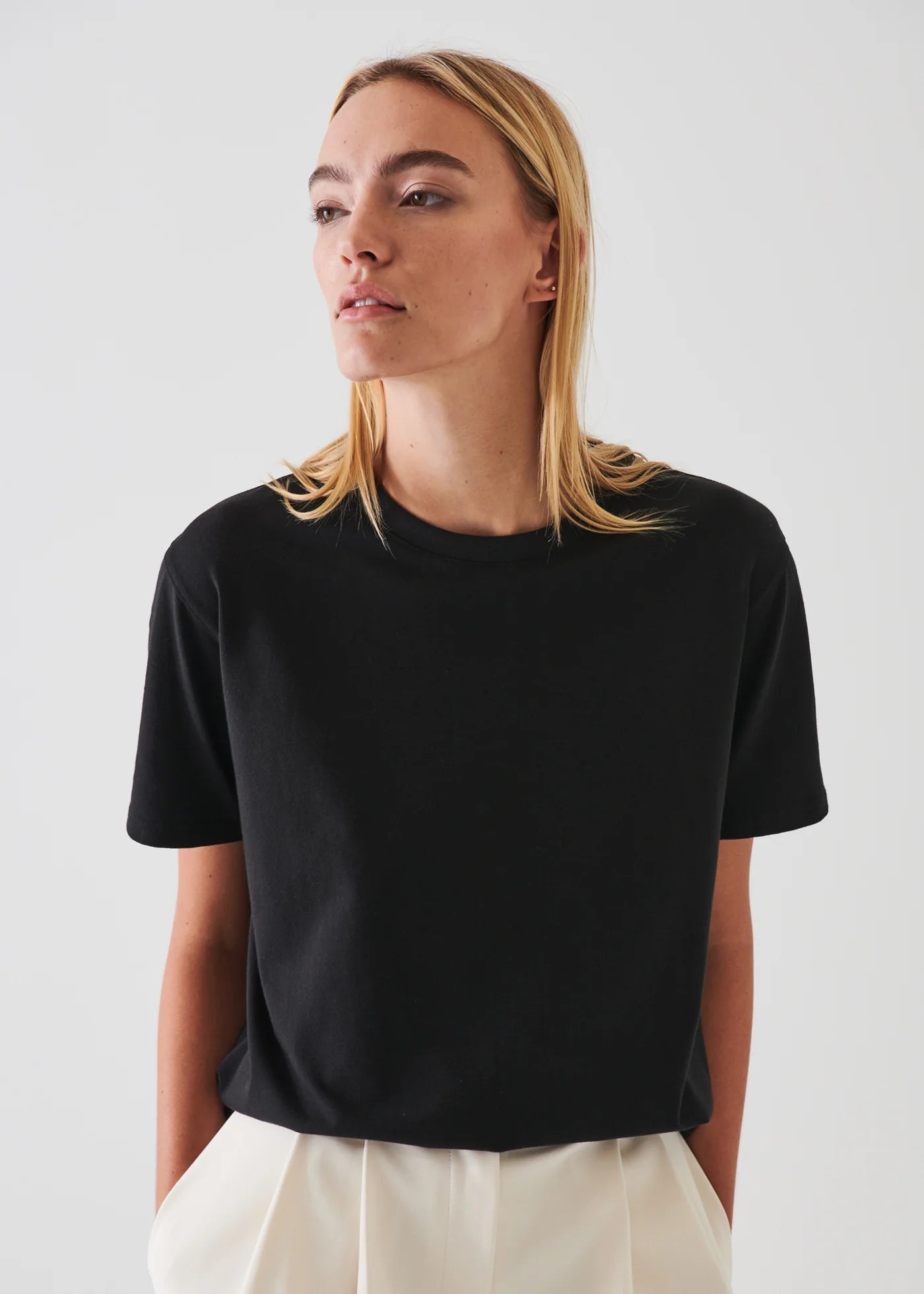Iconic Pima Cotton Stretch Boyfriend T-Shirt in Black