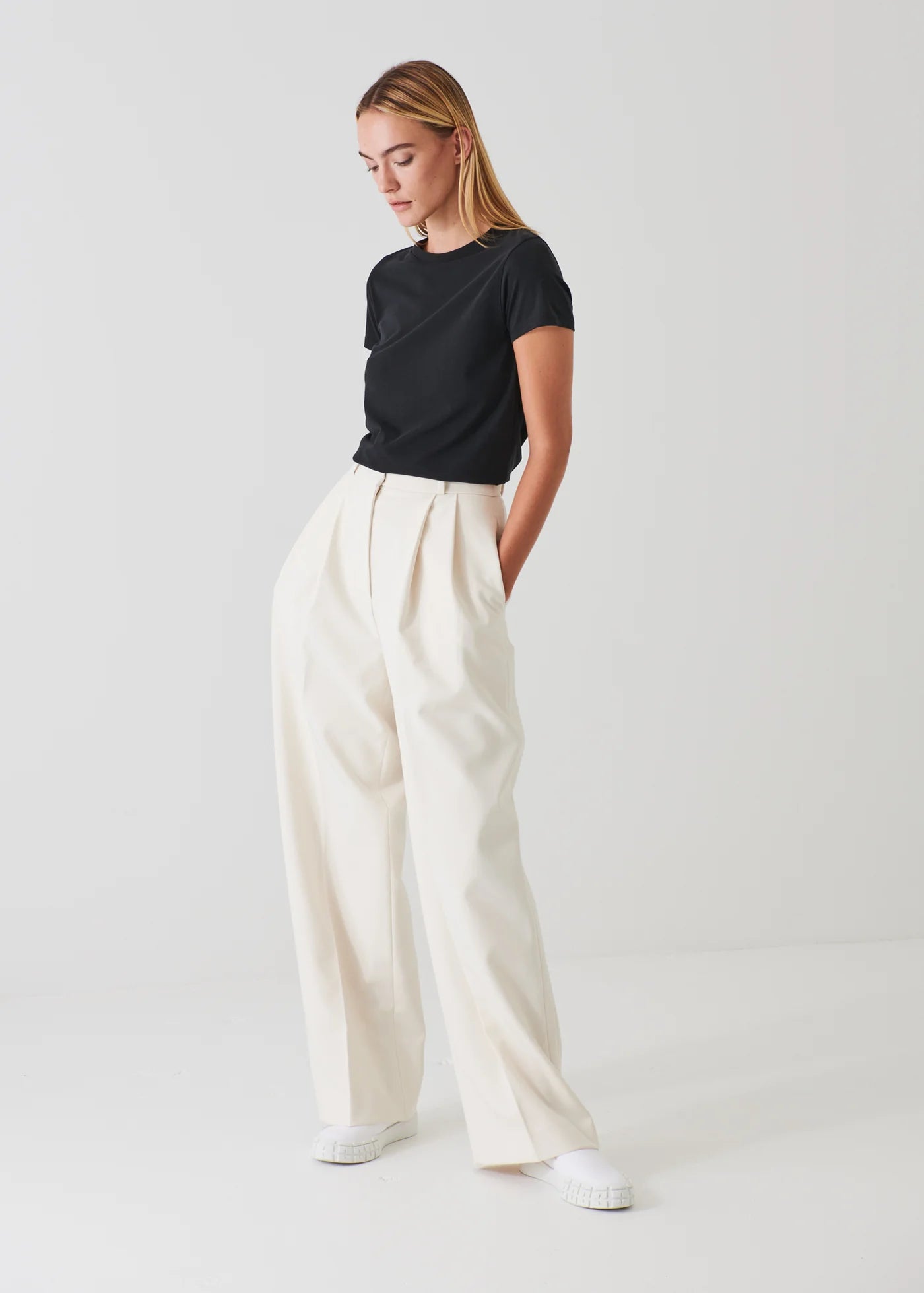 Pima Cotton Stretch Slim T-Shirt in Black
